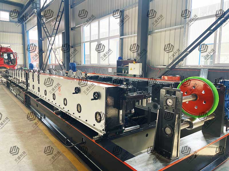 模壓電纜橋架生產線